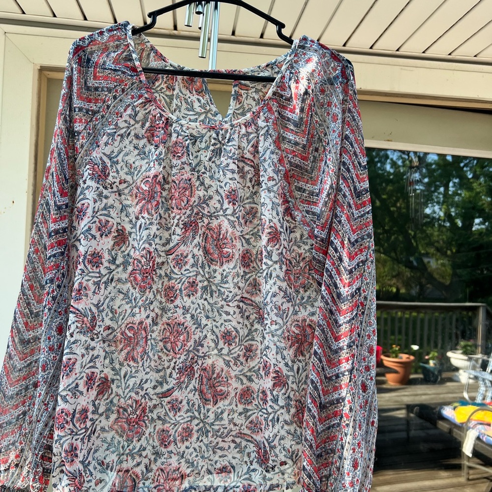 Beautiful light top - Picture 4 of 9